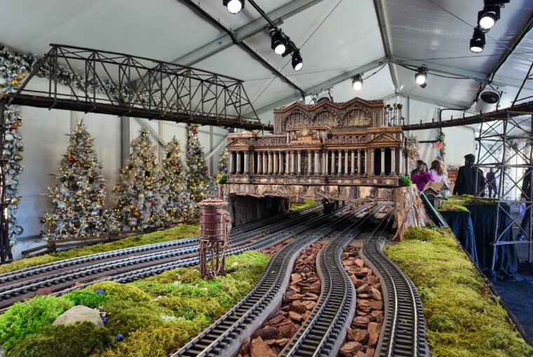 holiday train show